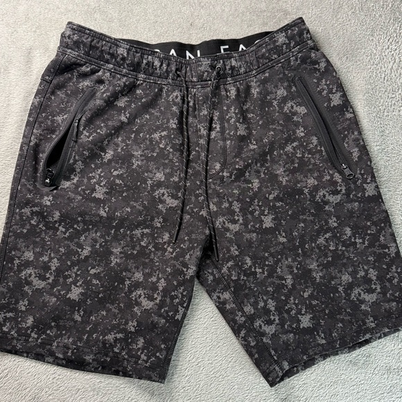 American Eagle Outfitters Other - American Eagle Men's Black Camo Patterned Shorts Medium 9” inseam